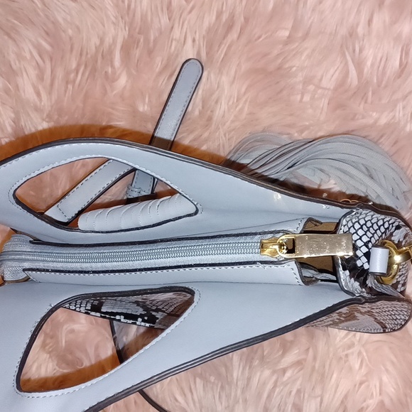 🎉🦋Blue Boa Reptile Handbag - Picture 8 of 8